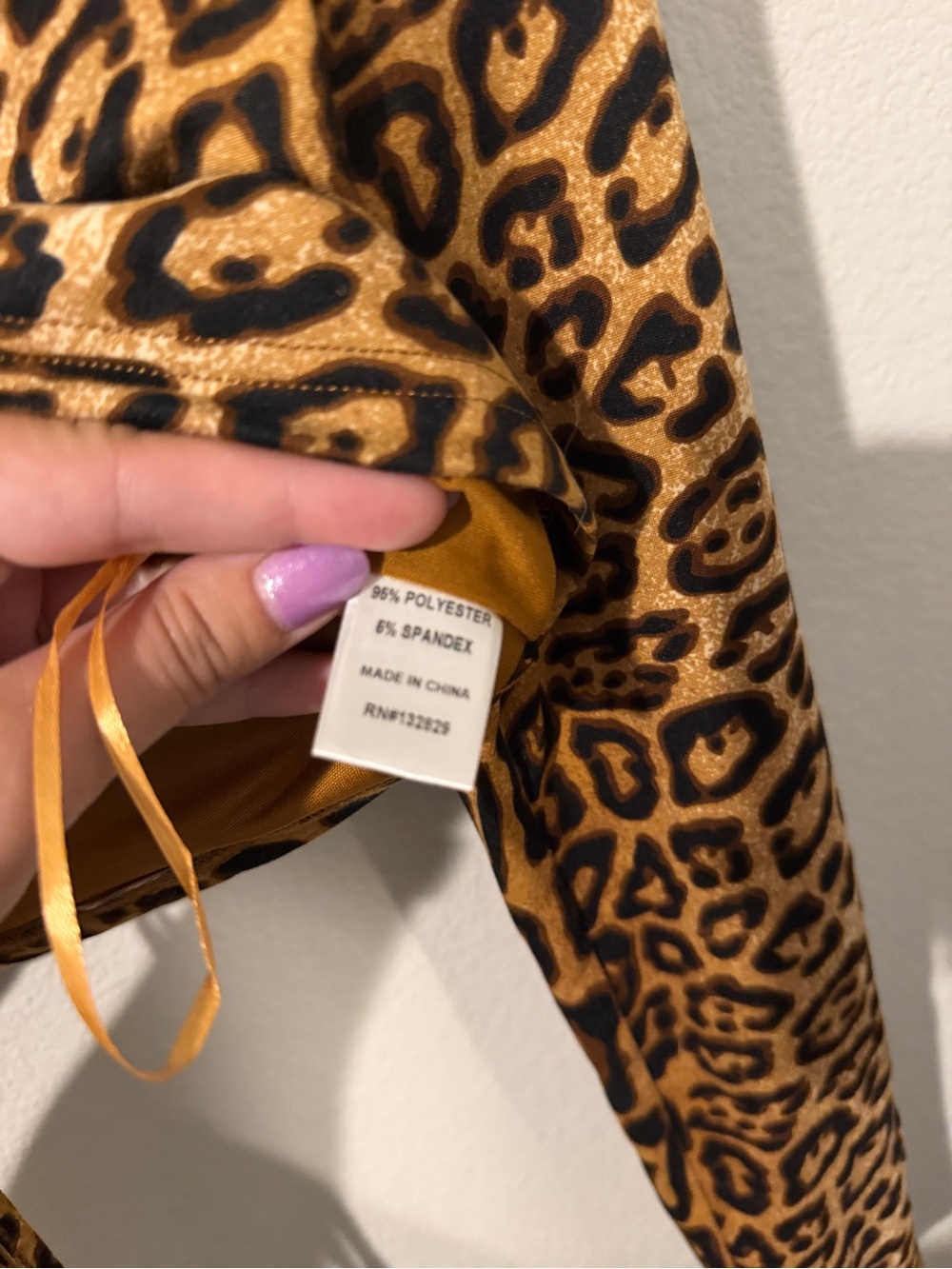 superdown Leopard-Print Long Sleeve Tie-Front Cropped Top in Brown - Picture 3 of 4